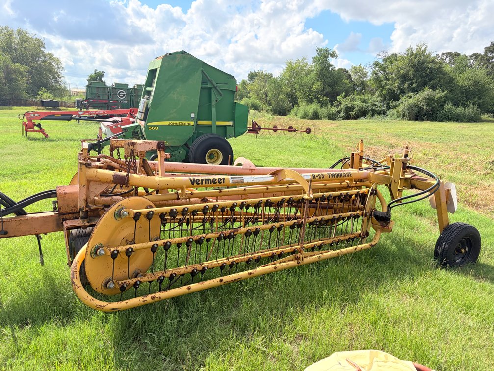 Vermeer R23 Twin Hay Rake