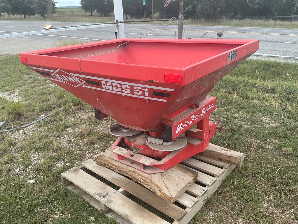 Kuhn MDS 51 Multi-Disc-System Mounted Fertilizer Spreader