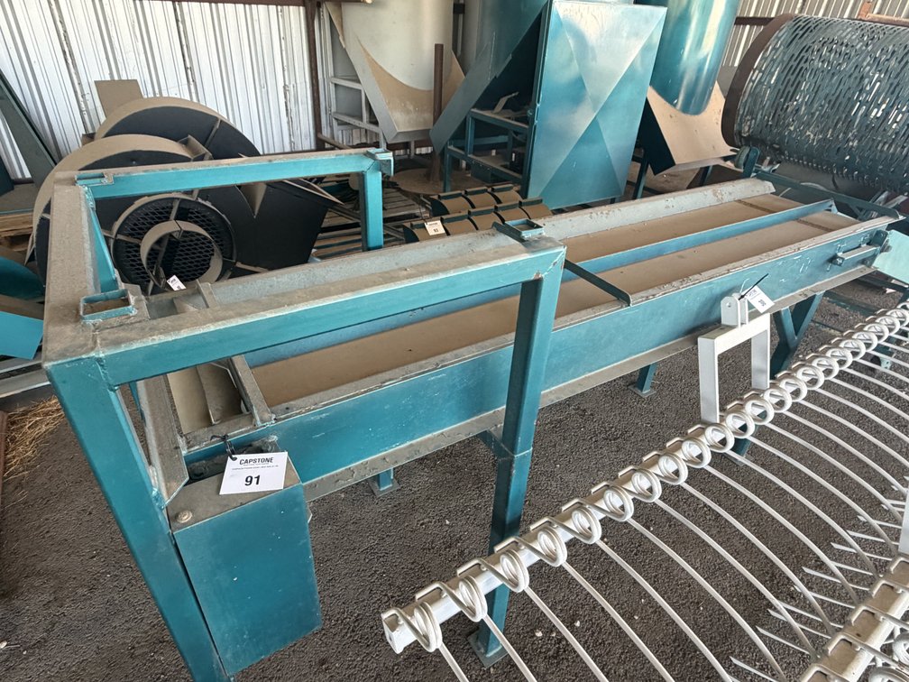 Pecan Conveyor Feeder Table