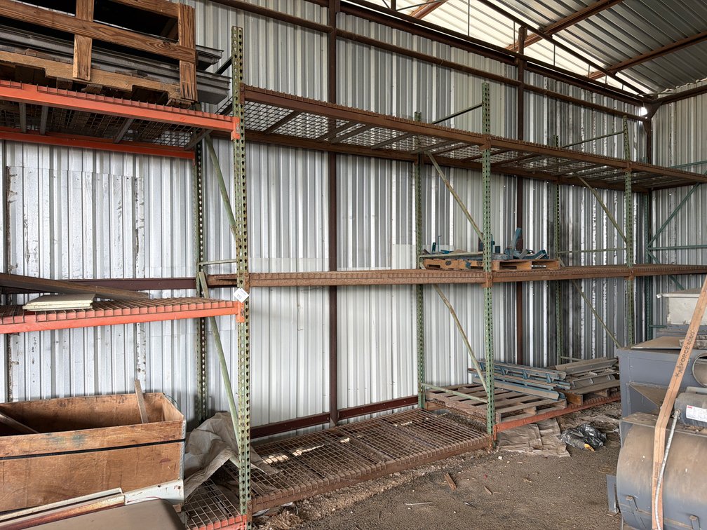 Heavy Duty Warehouse Pallet Rack System with Wire Decking (NO CONTENTS)