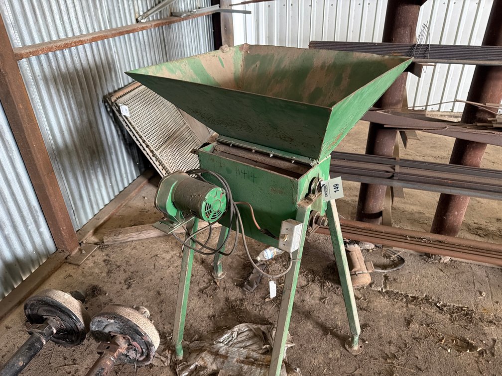 Electric Grain Roller Mill With Metal Feed Hopper