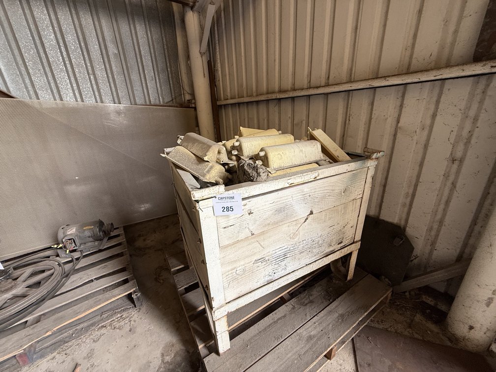 Heavy Duty Metal Stacking Hopper Bin With Industrial Components