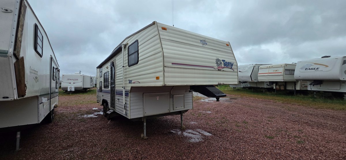 1994 Terry 25-5G by Fleetwood, Tires Fair, No Slides, 2-30lb LP Tanks, Bunk House, 18' Awning, Door Needs Work, Not a bad Camper