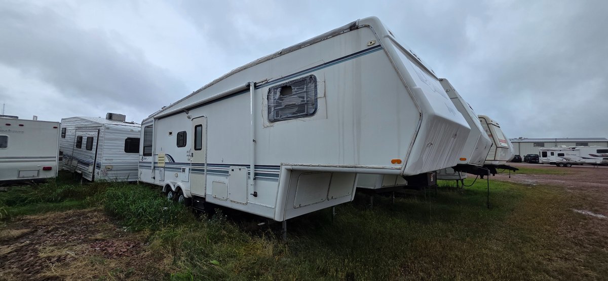 1996 Jayco Designer Series, Needs Work, 18' Awning, 2-30lb LP Tanks, 2 Slides-6' & 12', Roof Damage,