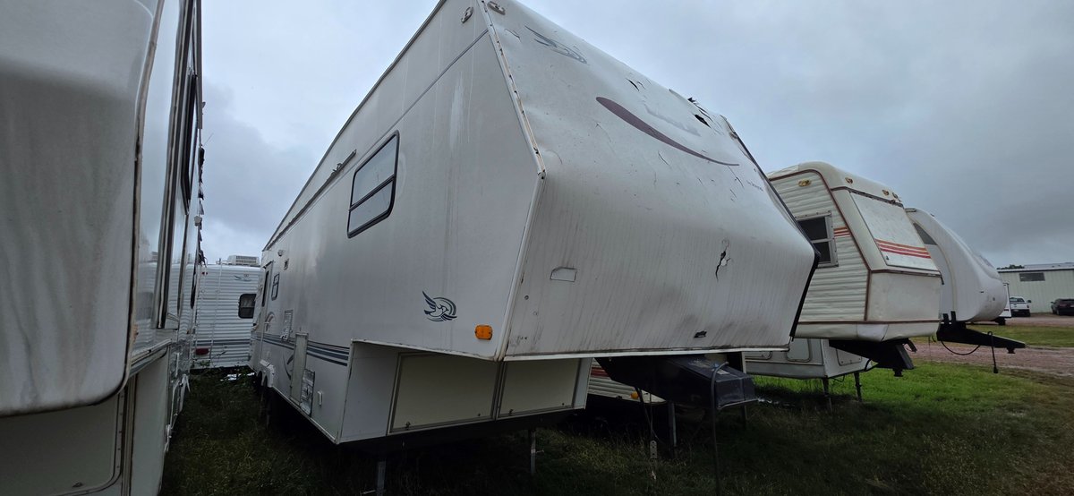 2000 Jayco Eagle 311, No Awning, Tires Fair, Roof Damage, Windows Broke, 2-30lb LP Tanks, 2 slides- 6' & 12'