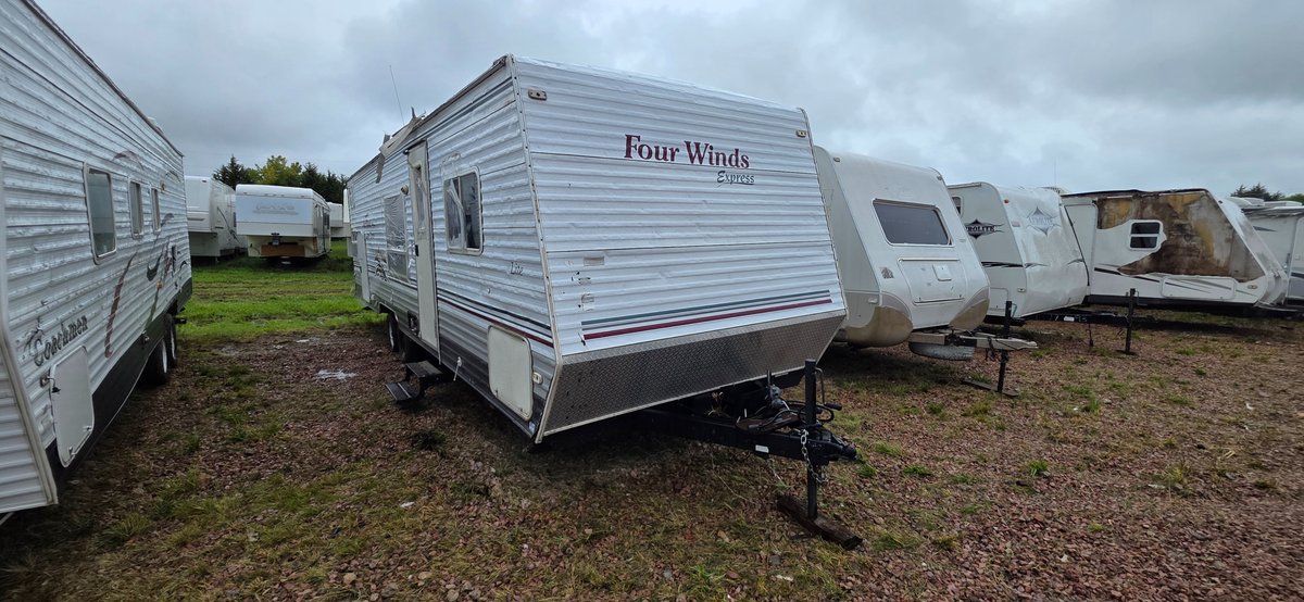 2005 Four Winds Express Lite Bumper 29QGS, Tires Fair, Bunk House, Needs Work, No LP Tanks, 10ft Slide