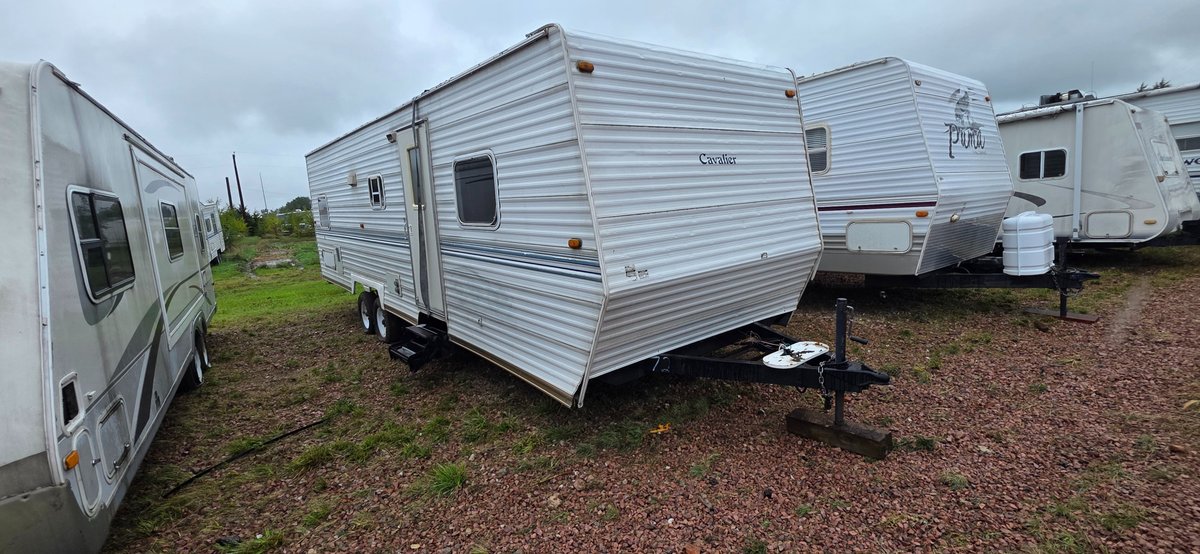 2005 Cavalier Bumper Camper, Roof Damage, Needs Work, No Tanks  - No Title (Parts)