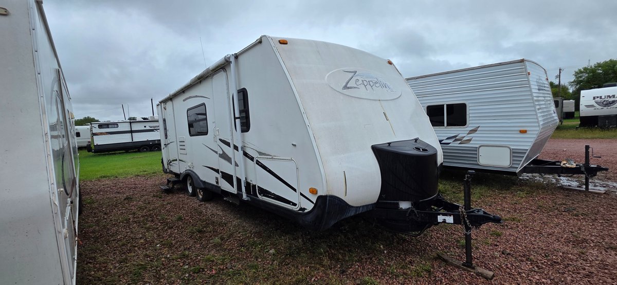 2004 Zeppelin by Keystone Z281 - Fixer Upper, 17' Awning, 2-30lb LP Tanks, Tires Fair, 2 Doors, 7' Slide