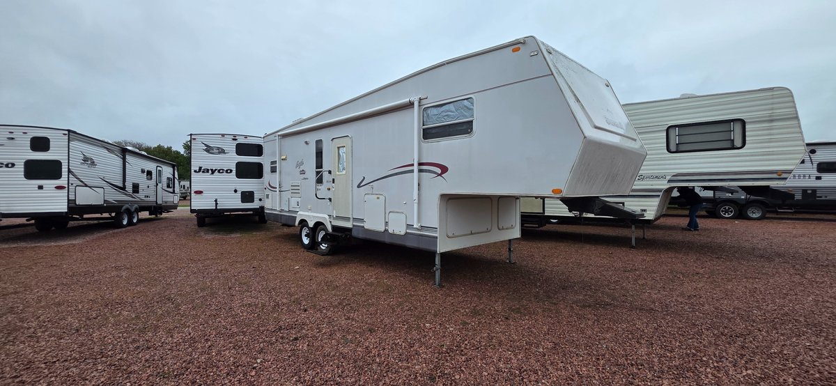 2002 Eagle Summit by Jayco 293 - Fixer Upper, Hard Side, 15" Tires (good), 2 slides - 5' & 12', 16' Awning, 2-30lb LP Tanks, Electric Jacks