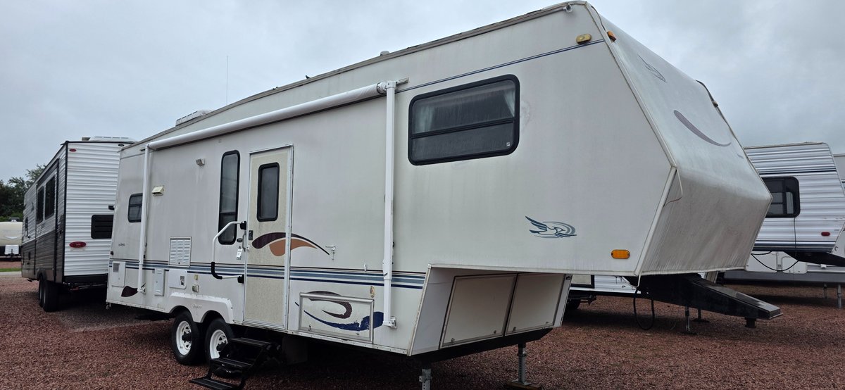 2000 Eagle by Jayco 263 - Needs Work, Bad Roof, Awning, Tires Fair, 2-30lb LP Tanks, 12' Slide, Spare Tire