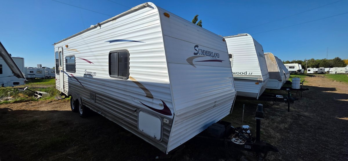 2010 Summerland by Springdale 2560 bumper hitch trailer, some cosmetic outside damage, interior needs work, could be fixed up but needs work, no LP tanks, hydraulic jack