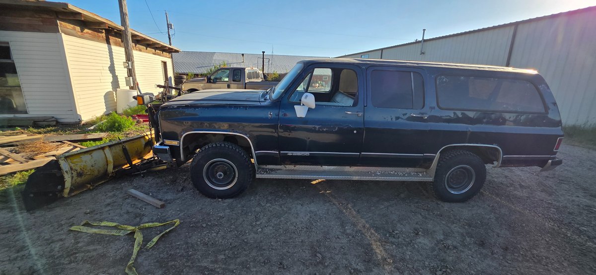 1989 Suburban w/ snow plow 81,224 miles, 4x4, plow controls in cab, #kf101187