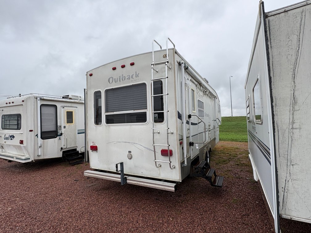 2004 Outback by Keystone 28FRLS - Fixer Upper, 2-30lb LP Tanks, 12' Slide, 16' Awning - Needs New