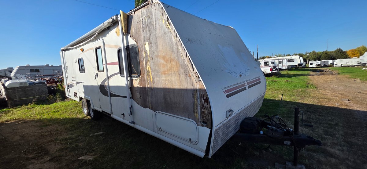 2006 Prowler links bumper hitch camper, with awning, on a network to ultralight premium edition, tires are fair, bunkhouse camper, needs a lot of work on the exterior, no LP tanks, camper needs a lot of work inside, probably a trailer prospect