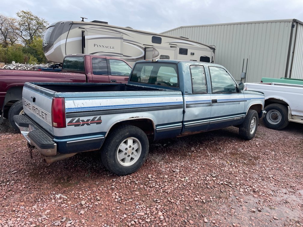1990 Chevy 4wd truck #L1187321