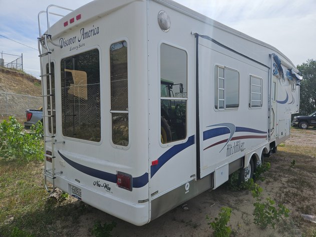 Image for '04 NuWa Hitchhiker 5th Whl Camper