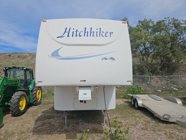 Image for '04 NuWa Hitchhiker 5th Whl Camper