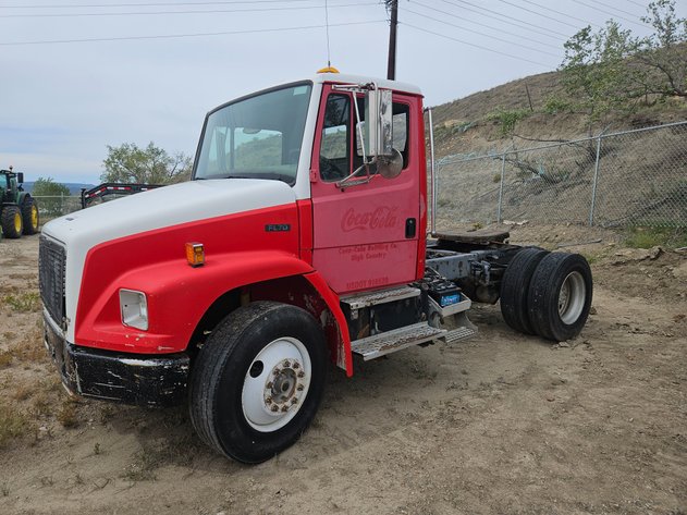 Image for Freightliner FL70 Single-Axle Day Cab Semi