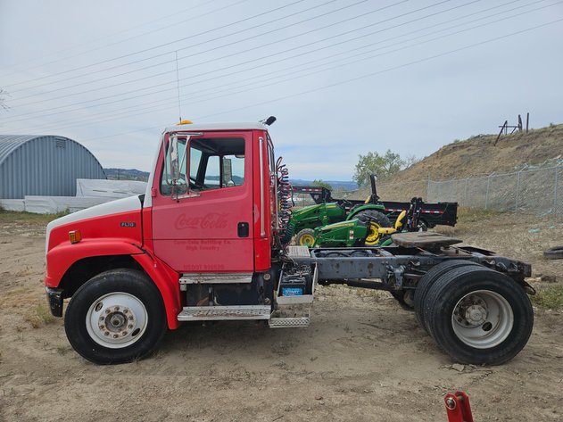 Image for Freightliner FL70 Single-Axle Day Cab Semi