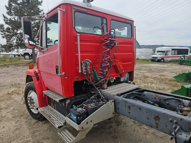 Image for Freightliner FL70 Single-Axle Day Cab Semi