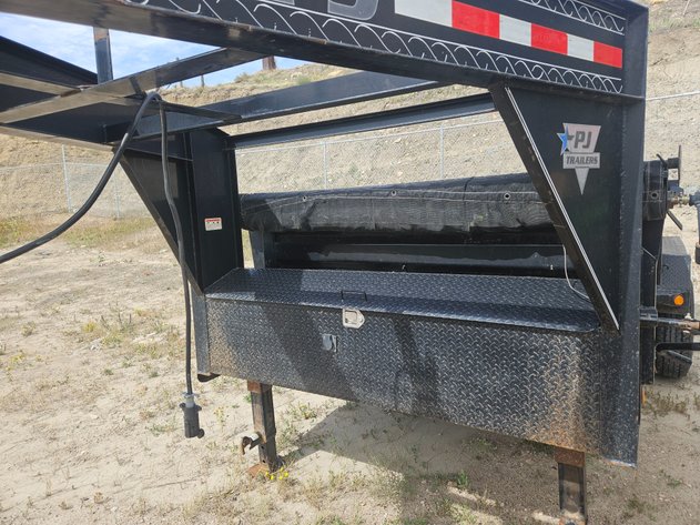 Image for PJ Trailers Tandem Axle Gooseneck Hydraulic Dump Trailer