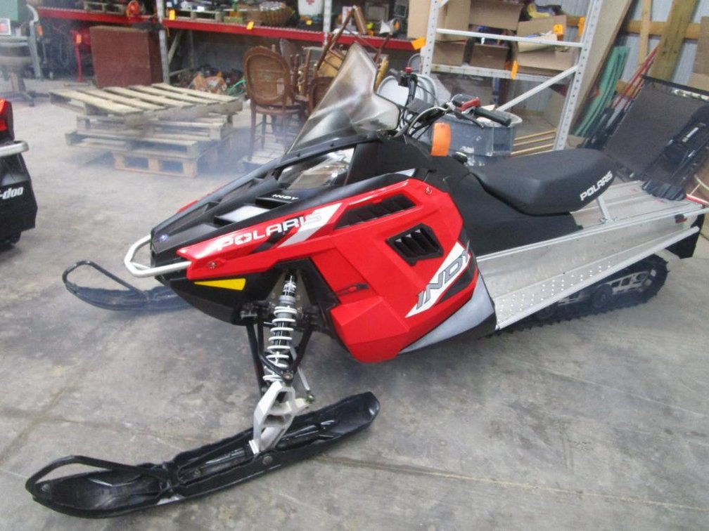 2016 Polaris Indy Snowmobile SN: SNICEA5BXJC150225