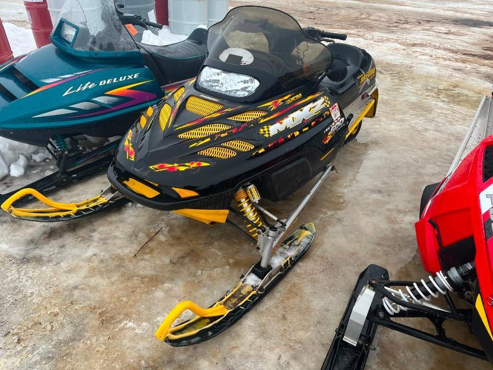 2001 Ski-Doo MXZ 600 Snowmobile DOES NOT RUN, VIN: 2BPS1828X1V000089