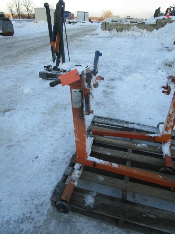HD Allied 750 Lbs. Engine Stand