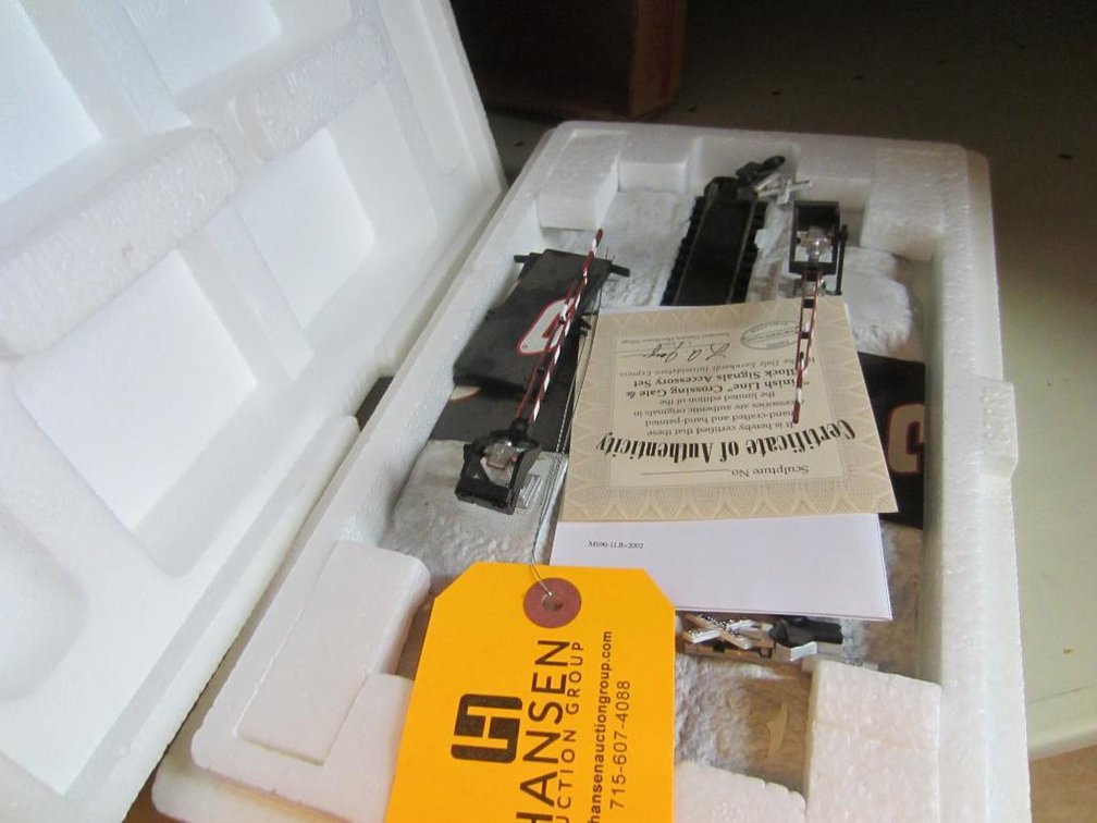 Hawthorne Village Accessory Set, HO Scale