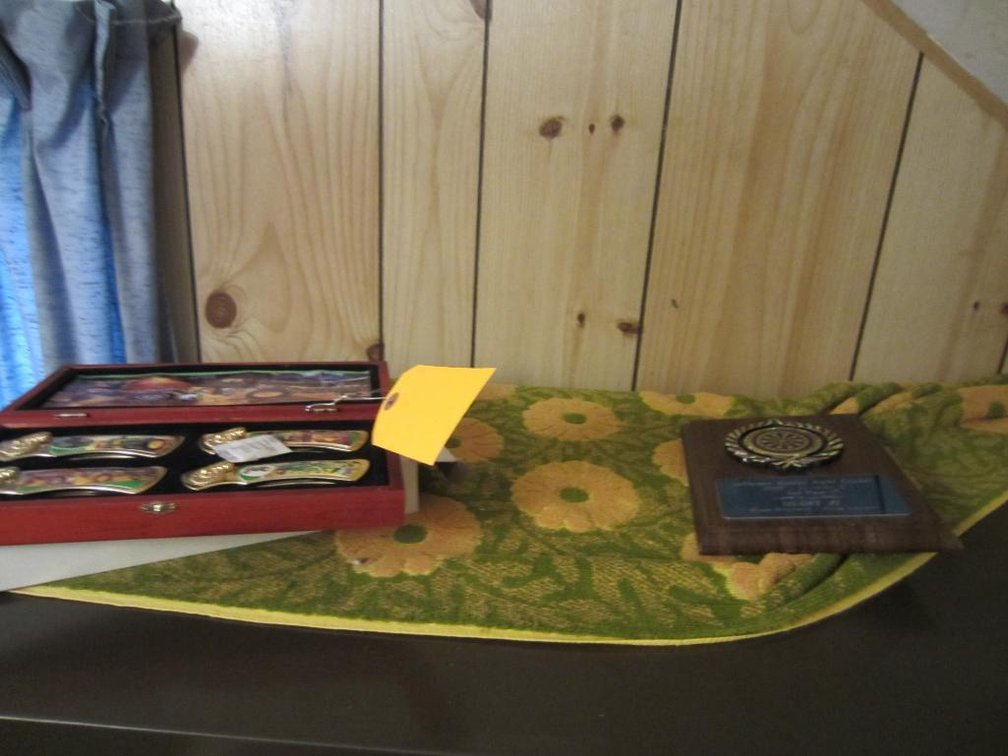 (4) Piece John Deere Pocket Knife Set