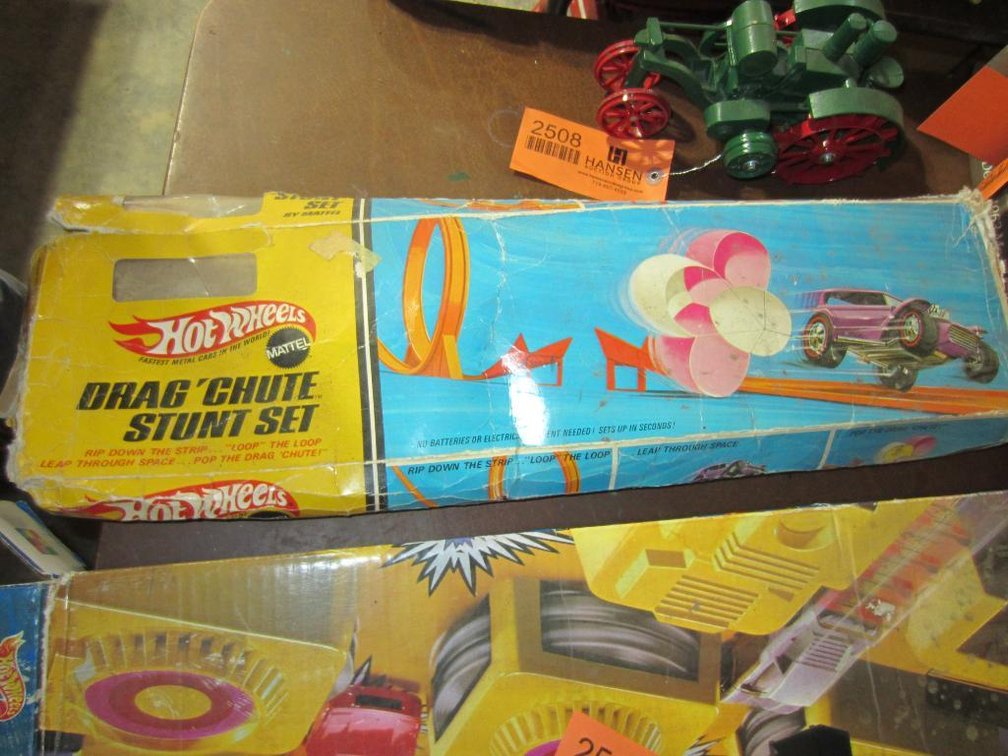Hot Wheels Drag' Chute Stunt Set