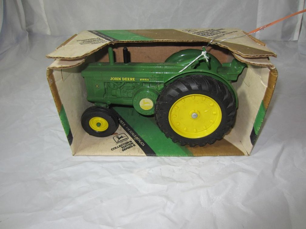 John Deere 1949/1954 R Ertl Collectors Edition Tractor