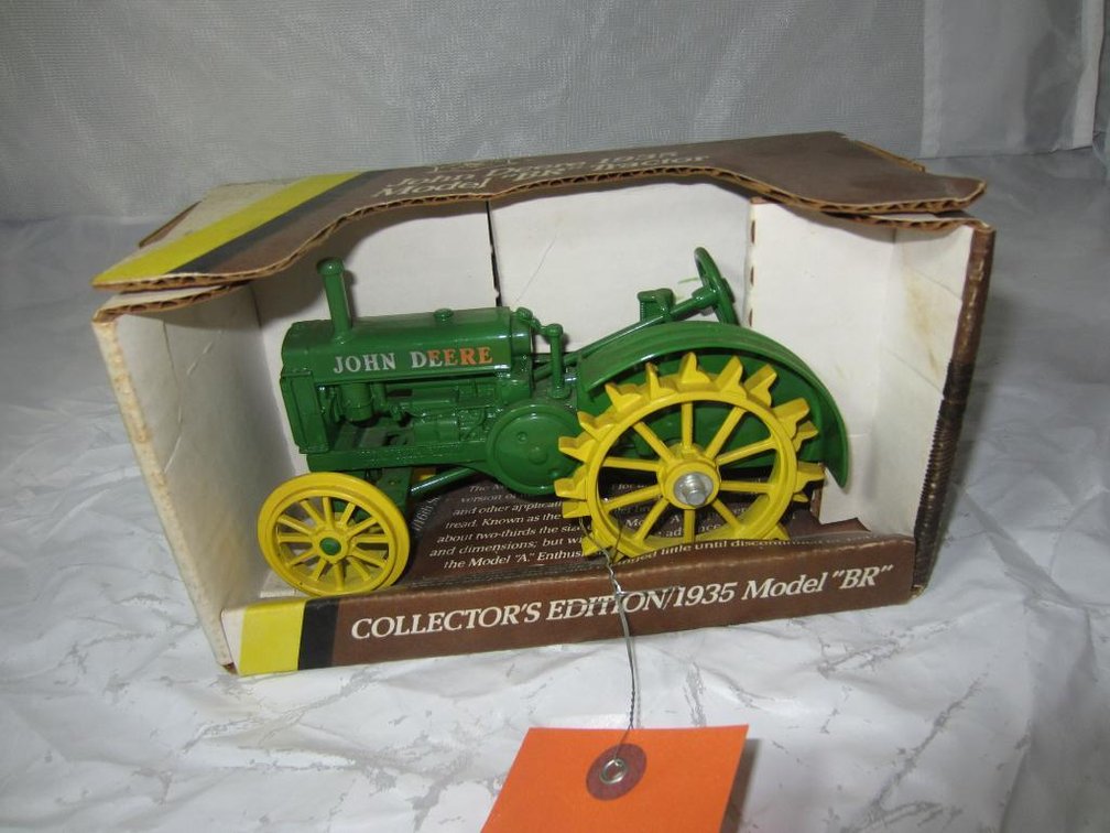 John Deere 1935 BR Ertl Collectors Edition Tractor