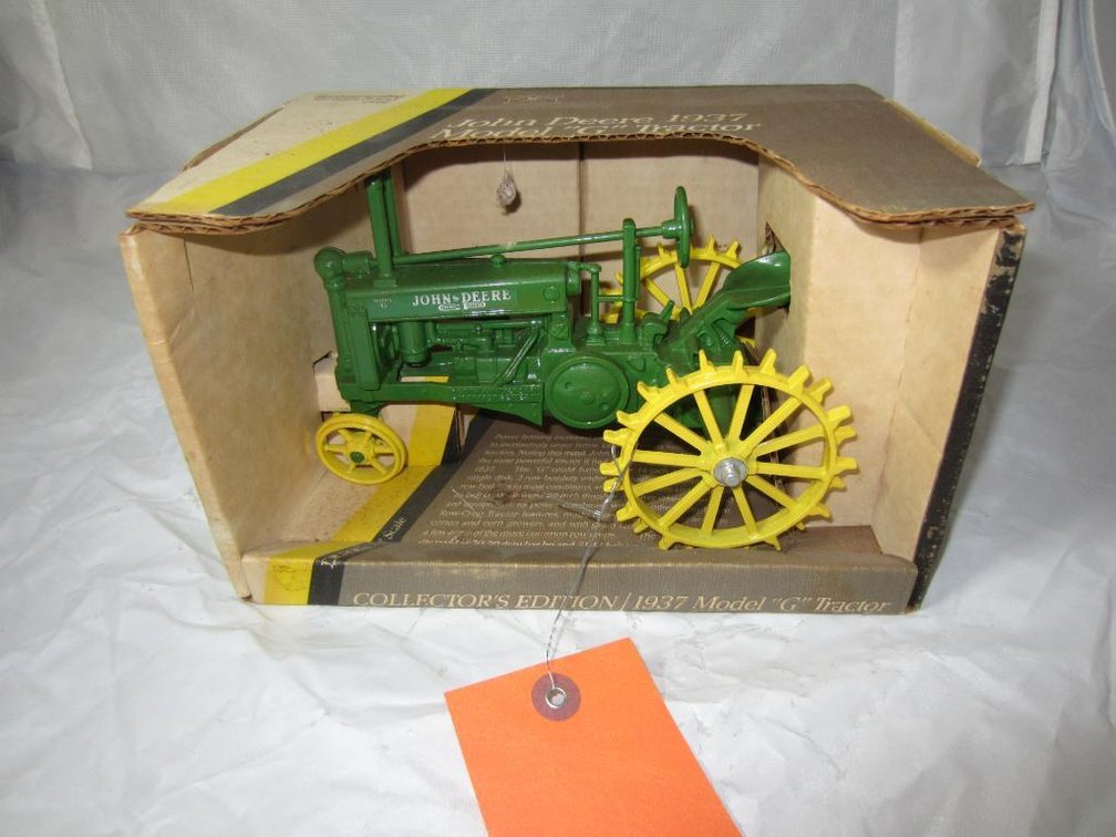 John Deere 1937 G Ertl Collectors Edition Tractor