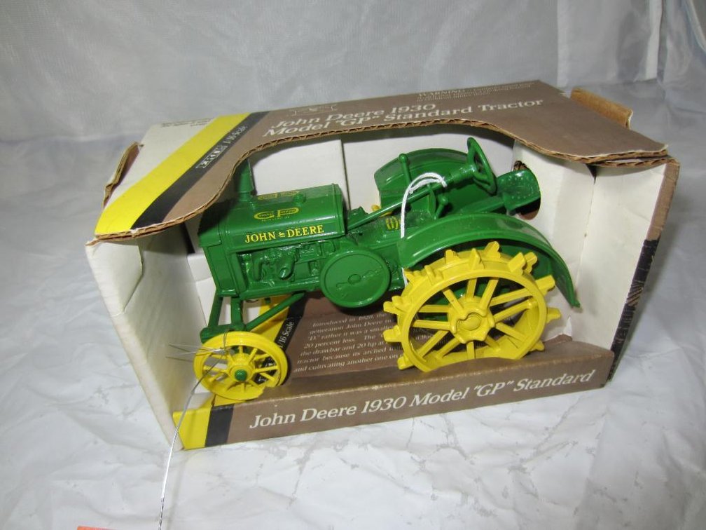 John Deere 1930 GP Ertl Standard Tractor