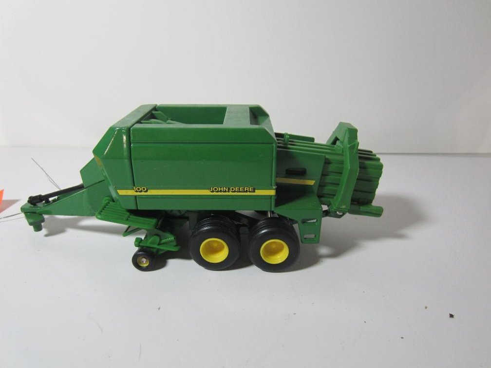 John Deere 100 Large Square Ertl Baler