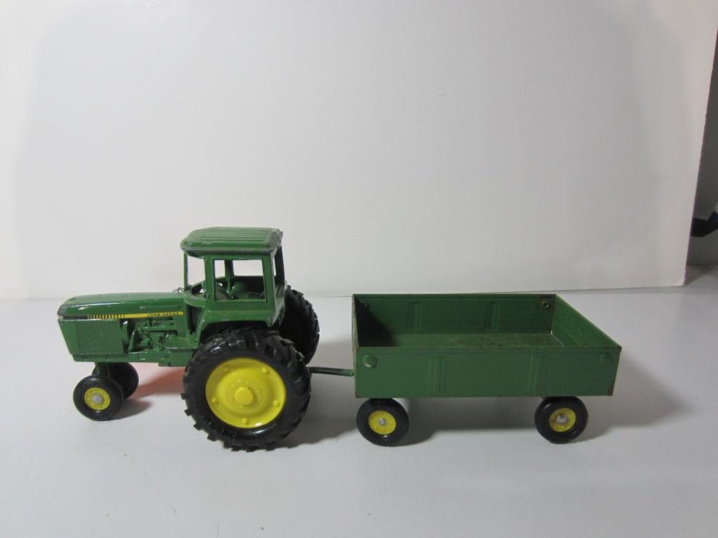 John Deere Ertl Tractor