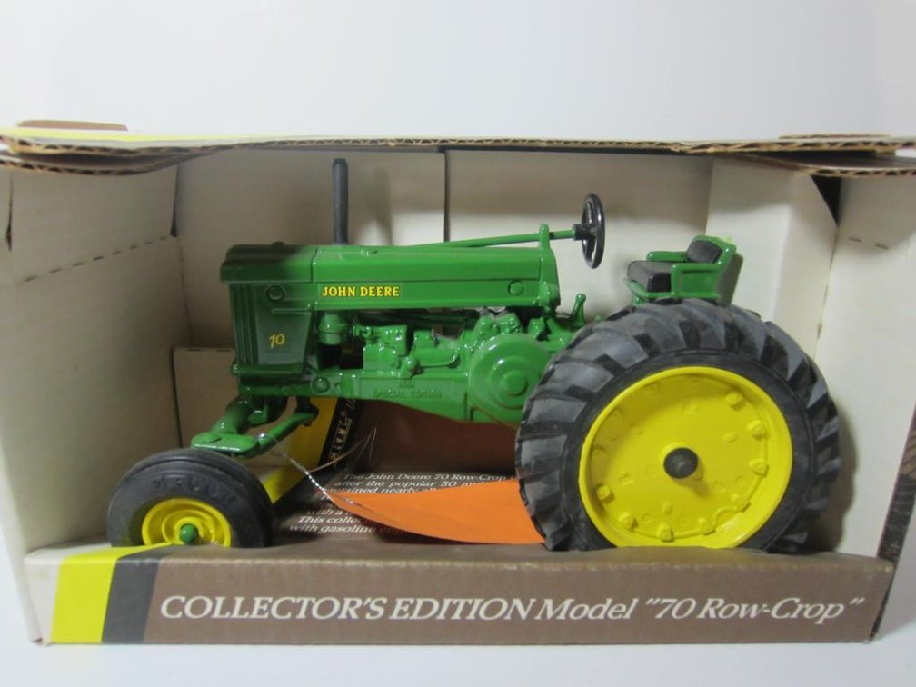 John Deere 1953 70 Collectors Edition Row Crop Ertl Tractor