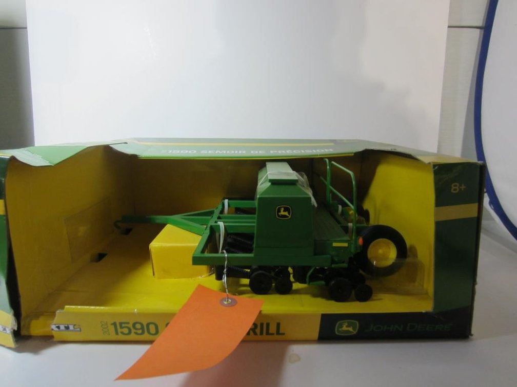John Deere 1590 Ertl Grain Drill