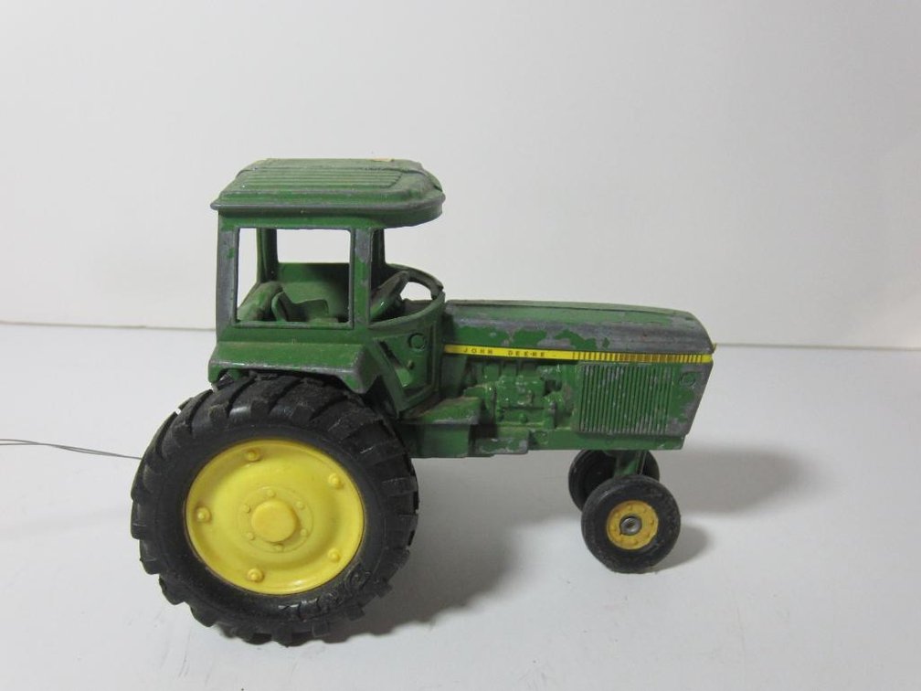 John Deere Ertl Tractor