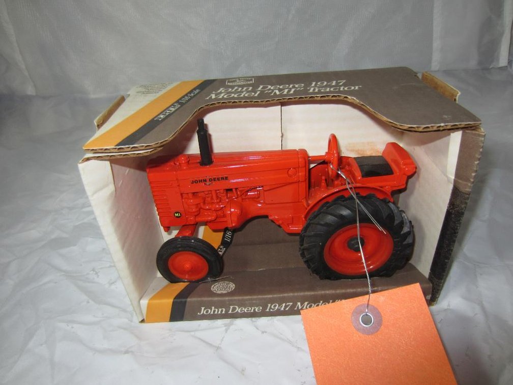 John Deere 1947 MI Ertl Tractor