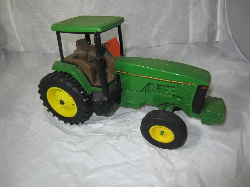 John Deere 8200 Ertl Tractor
