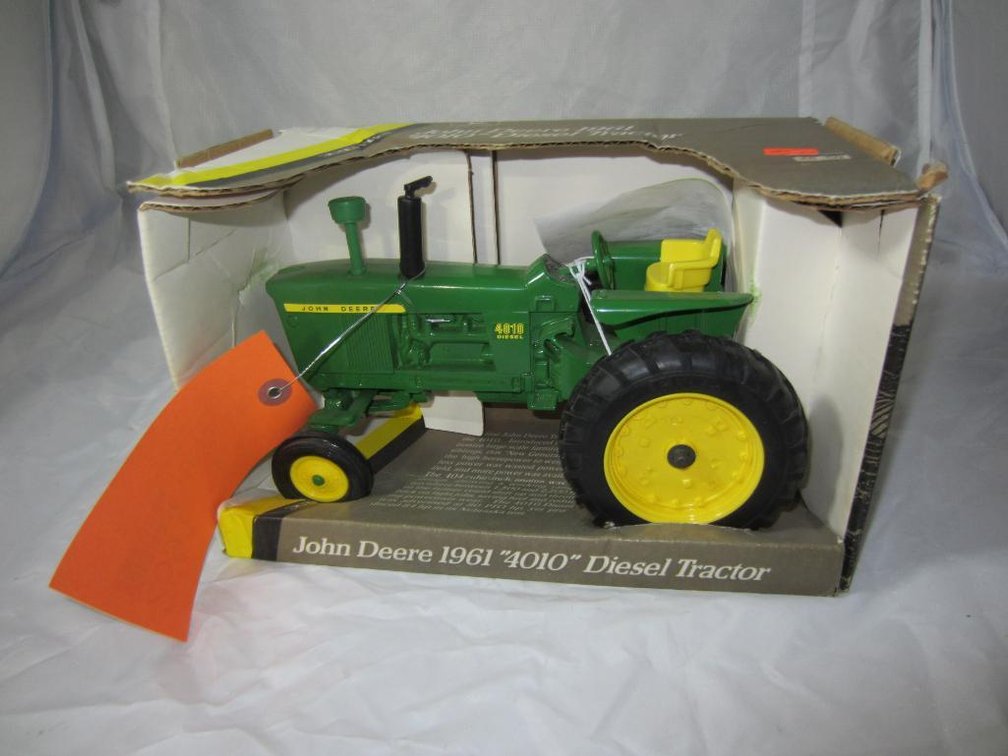 John Deere 1961 4010 Diesel  Ertl Tractor