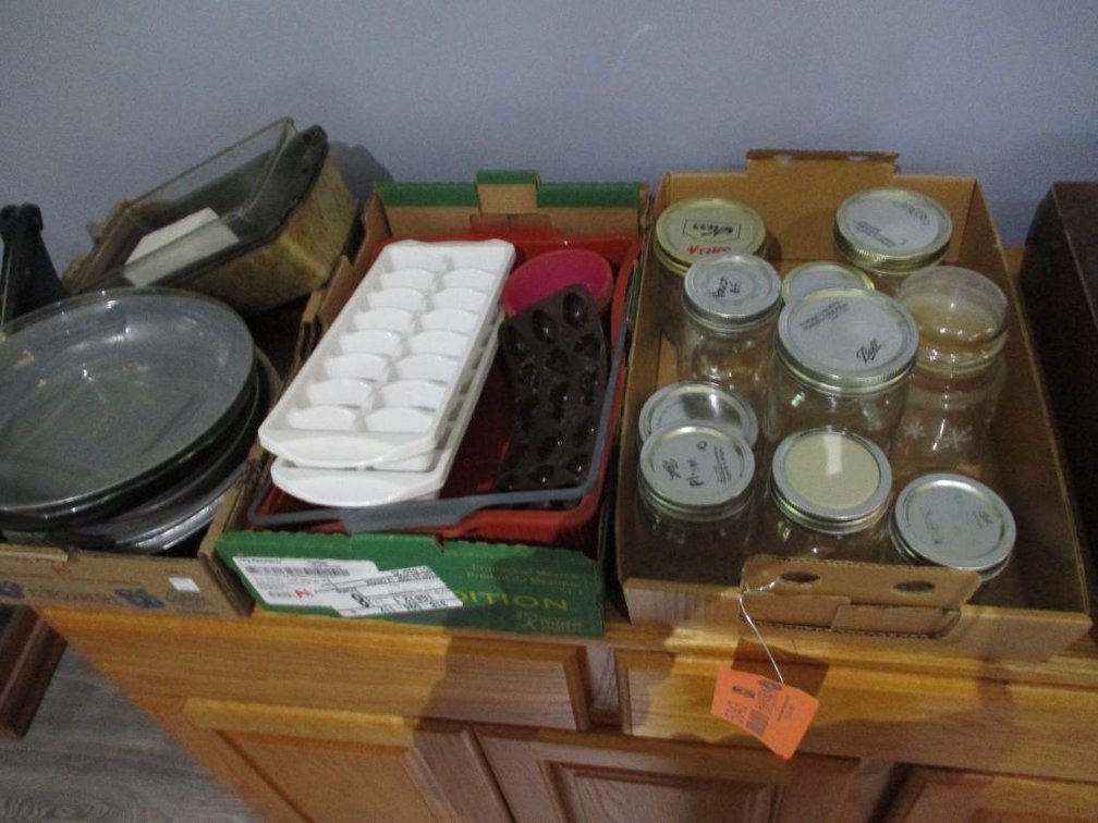Collection of Miscellaneous Kitchen Items