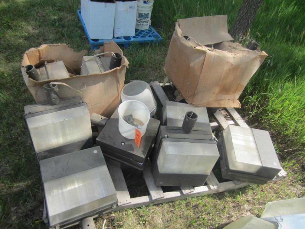 (12) Outdoor Lights