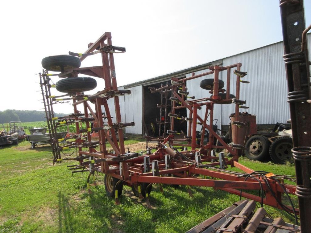Wil-Rich Field Cultivator