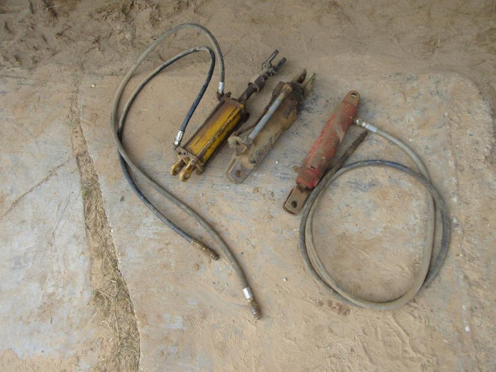 (3) Hydraulic Cylinders