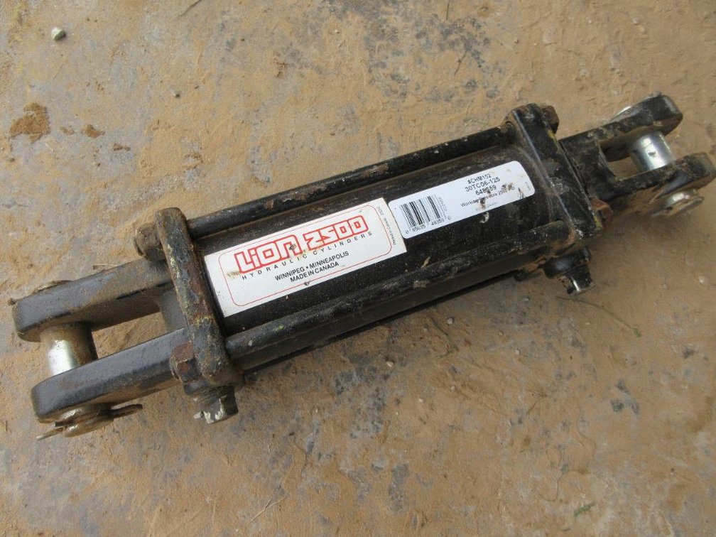 Lion 2500 Hydraulic Cylinder