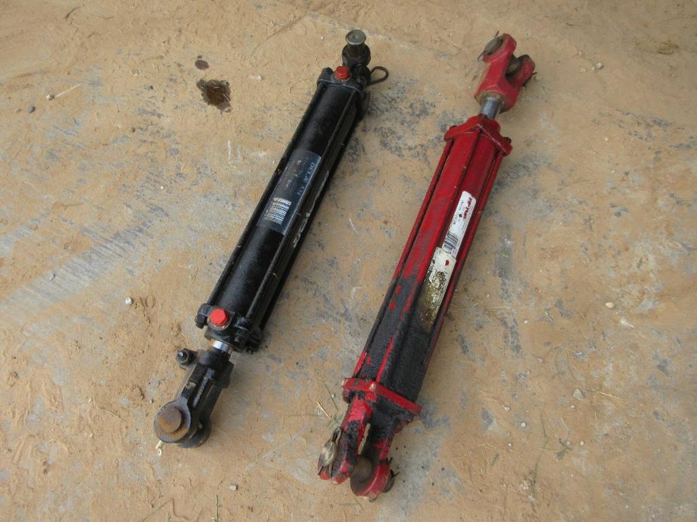 (2) Hydraulic Cylinders