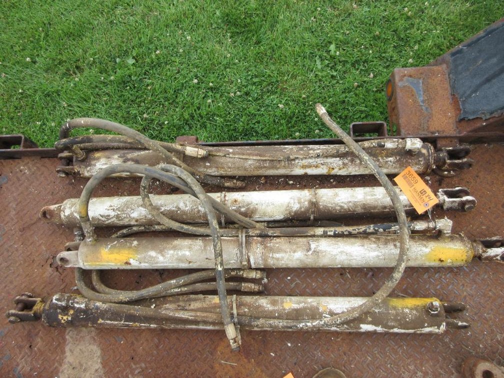 (4) Hydraulic Cylinders